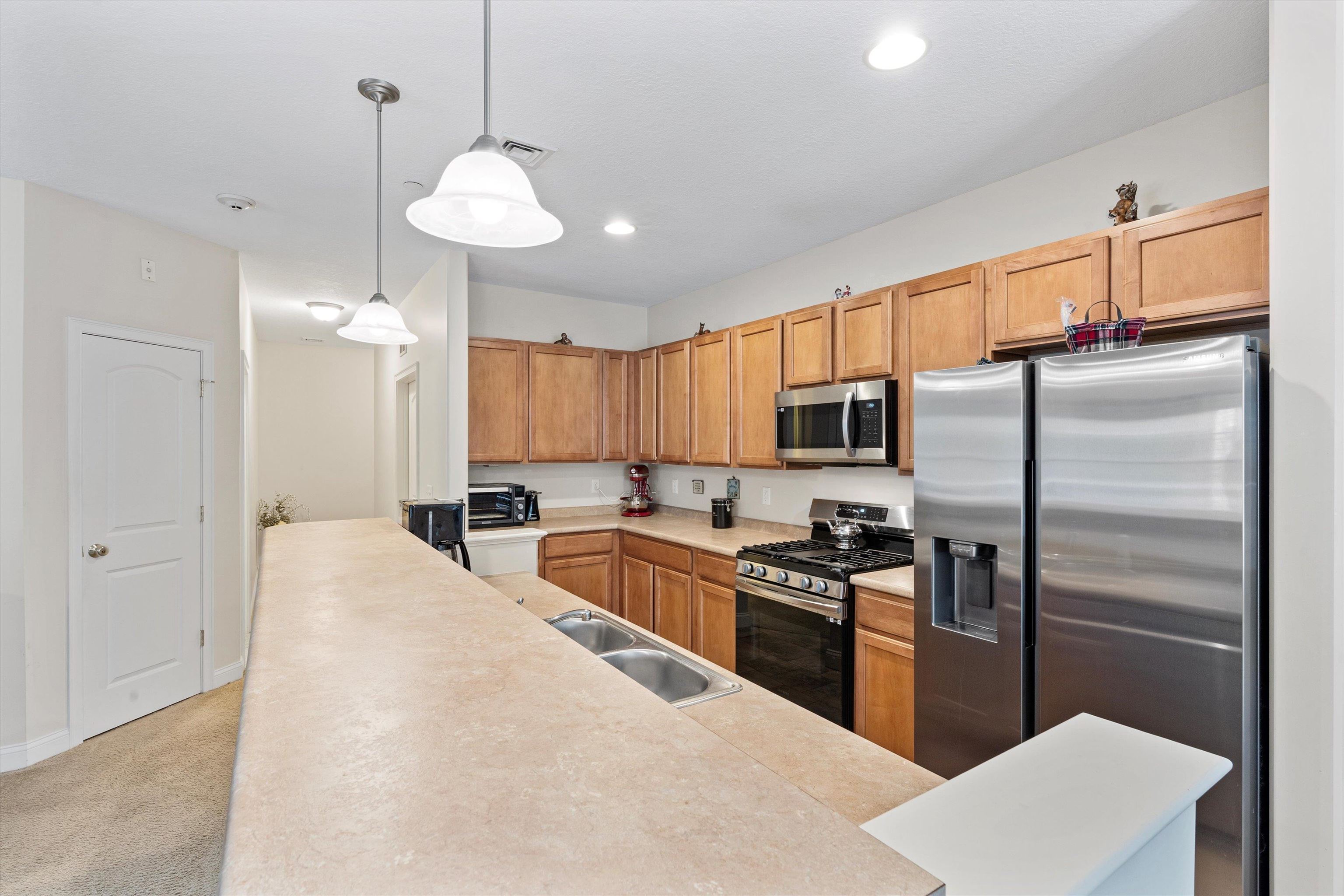 17-3 Roundabout Way Manchester, NH 03102 - Photo 3 of 36