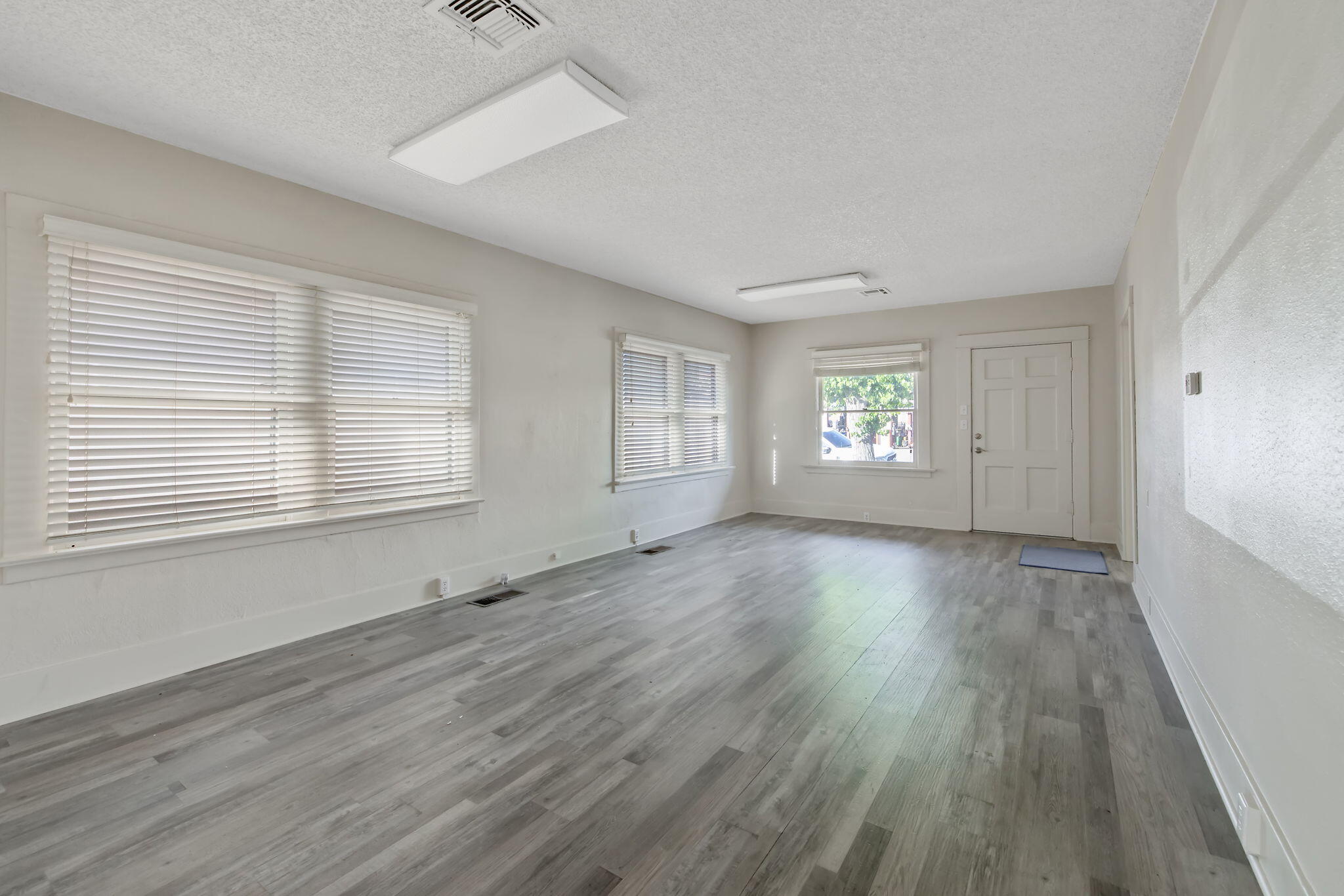 231 South F Street Exeter, CA 93221 - Photo 9 of 29 9-web-or-mls-713A7119