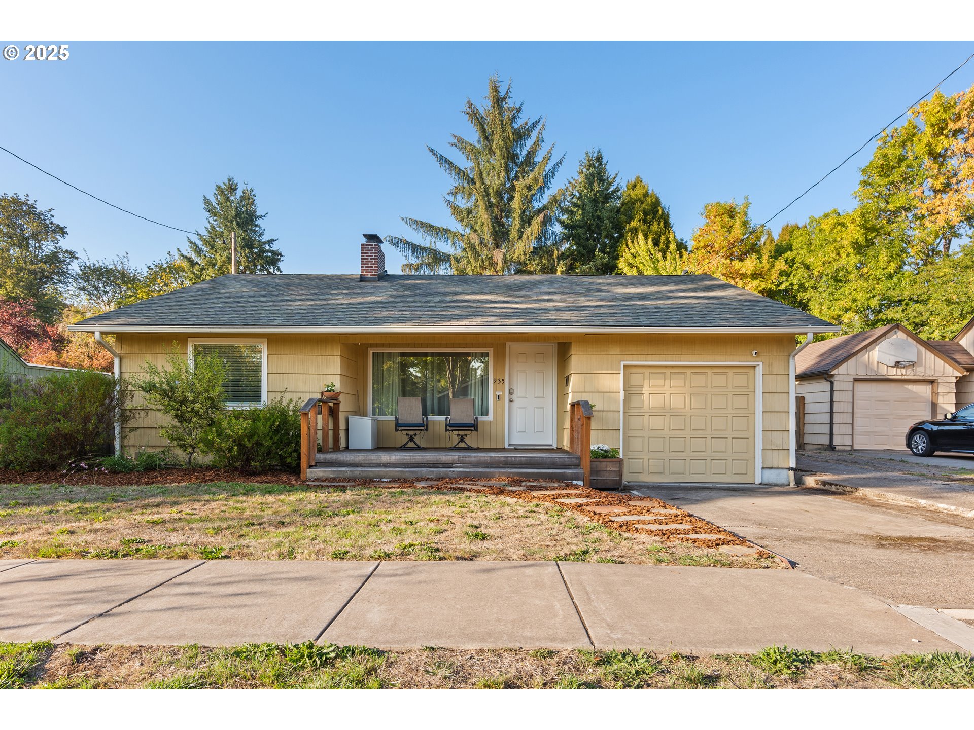 935 East 24th Avenue Eugene, OR 97405 - Photo 3 of 47