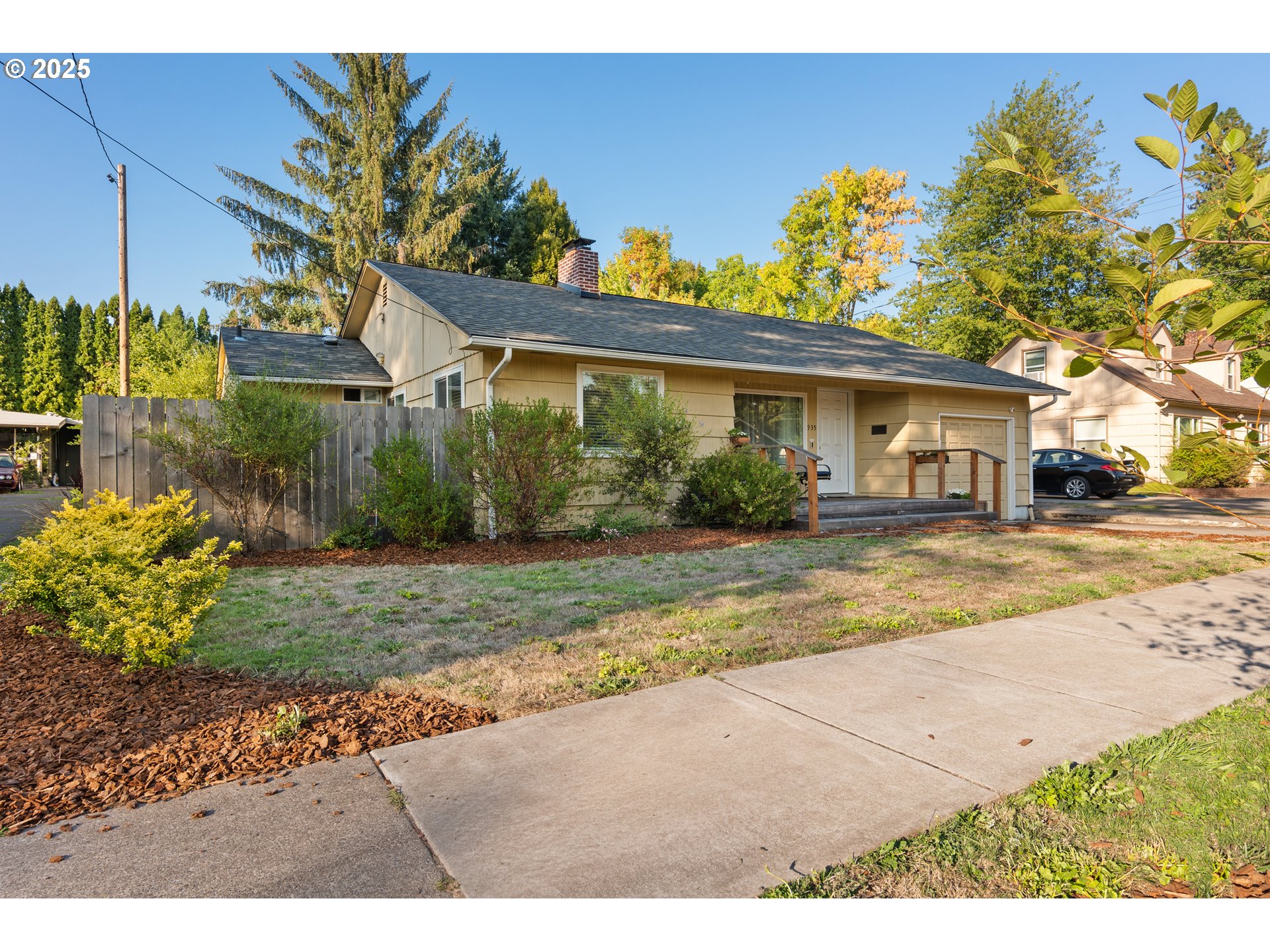 935 East 24th Avenue Eugene, OR 97405 - Photo 5 of 47