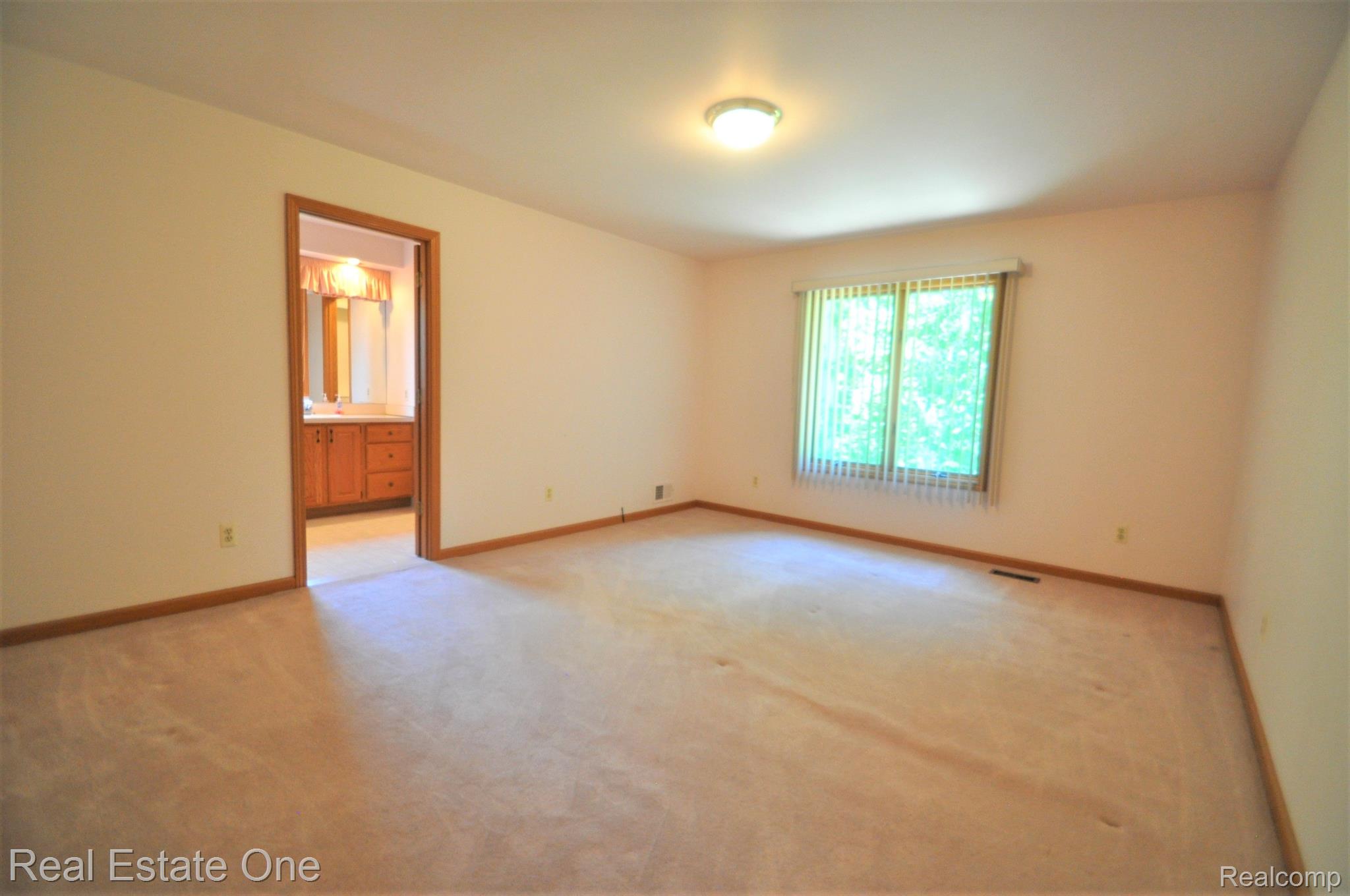2185 Clinton View Circle Rochester, MI 48309 - Photo 15 of 36 Gallery Image 15