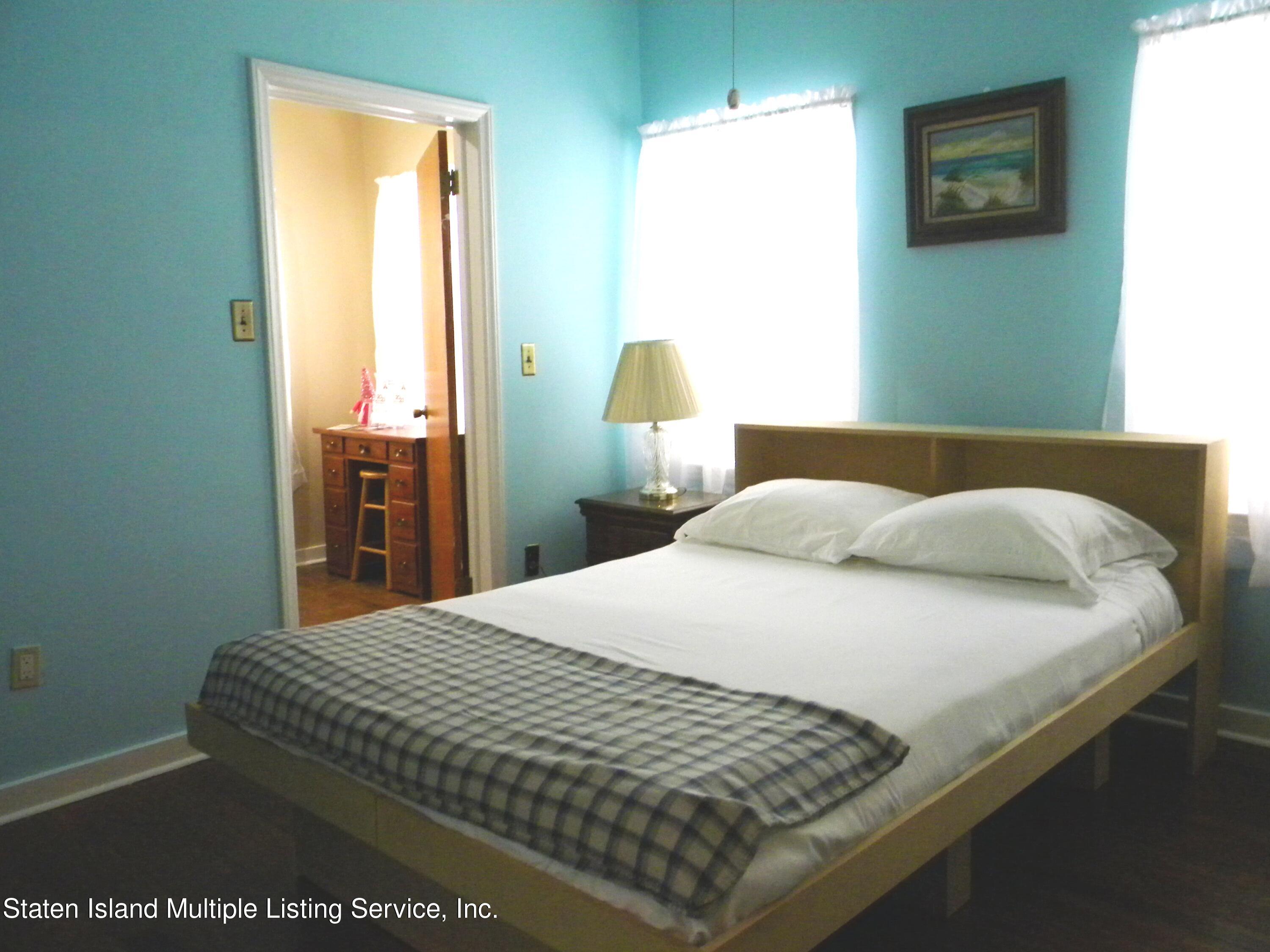 15 Roff Street Staten Island, NY 10304 - Photo 4 of 15 15 Roff Pictures MAIN BEDROOM