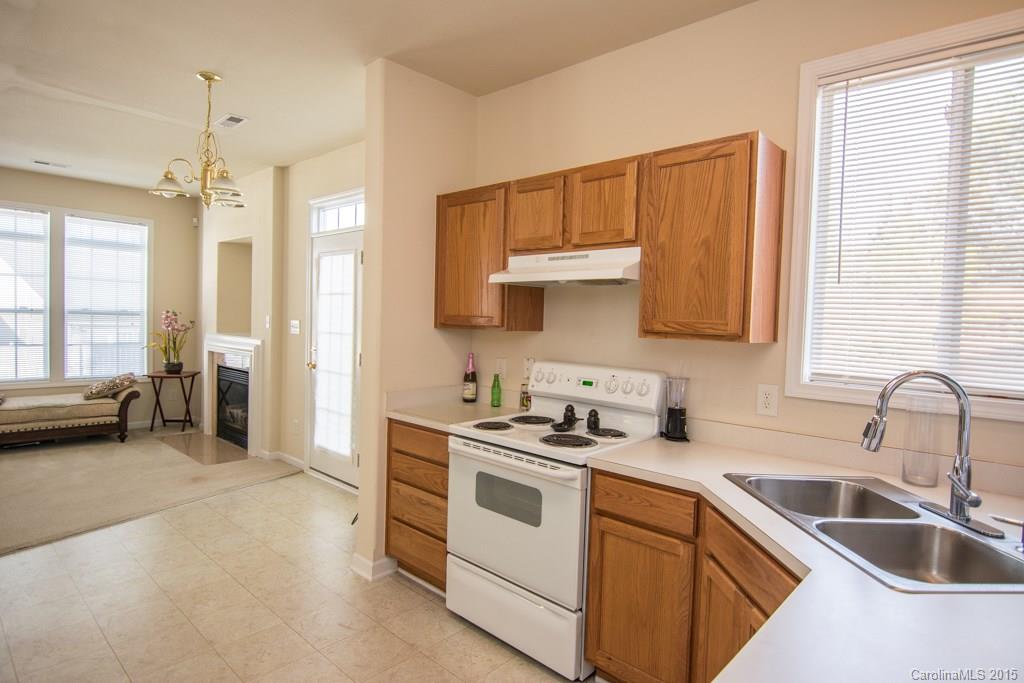 6148 Raisin Tree Lane Charlotte, NC 28215 - Photo 3 of 24 Gallery Image 3