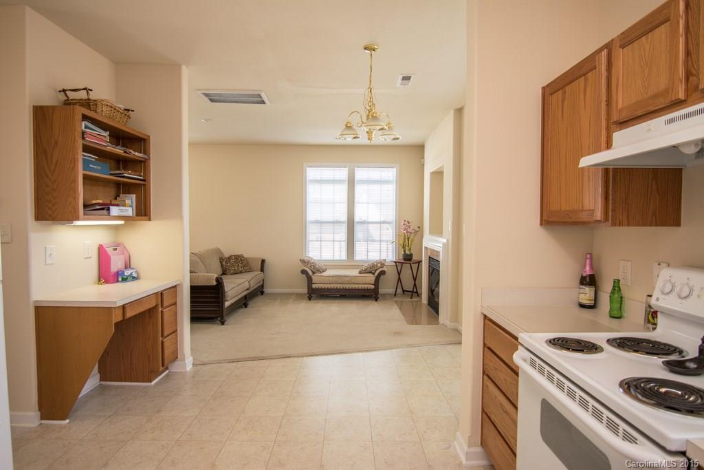 6148 Raisin Tree Lane Charlotte, NC 28215 - Photo 4 of 24 Gallery Image 4