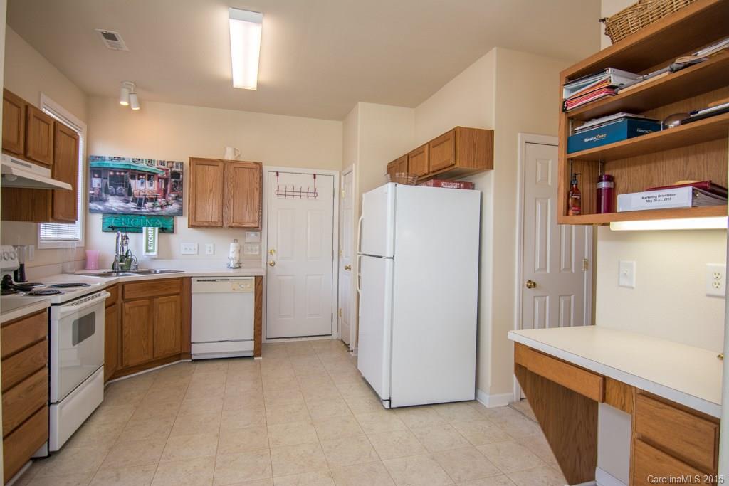6148 Raisin Tree Lane Charlotte, NC 28215 - Photo 5 of 24 Gallery Image 5