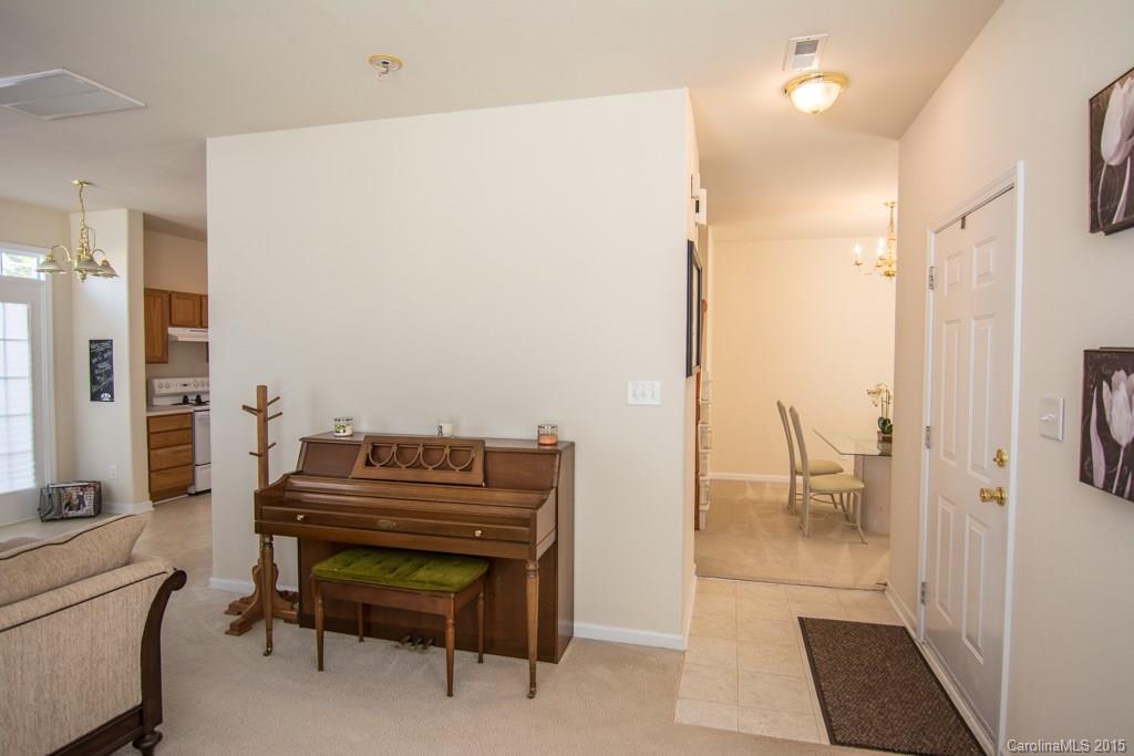 6148 Raisin Tree Lane Charlotte, NC 28215 - Photo 6 of 24 Gallery Image 6