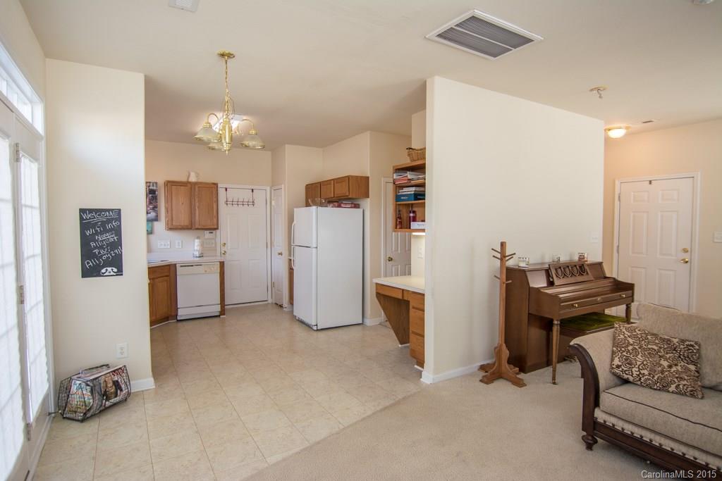 6148 Raisin Tree Lane Charlotte, NC 28215 - Photo 7 of 24 Gallery Image 7