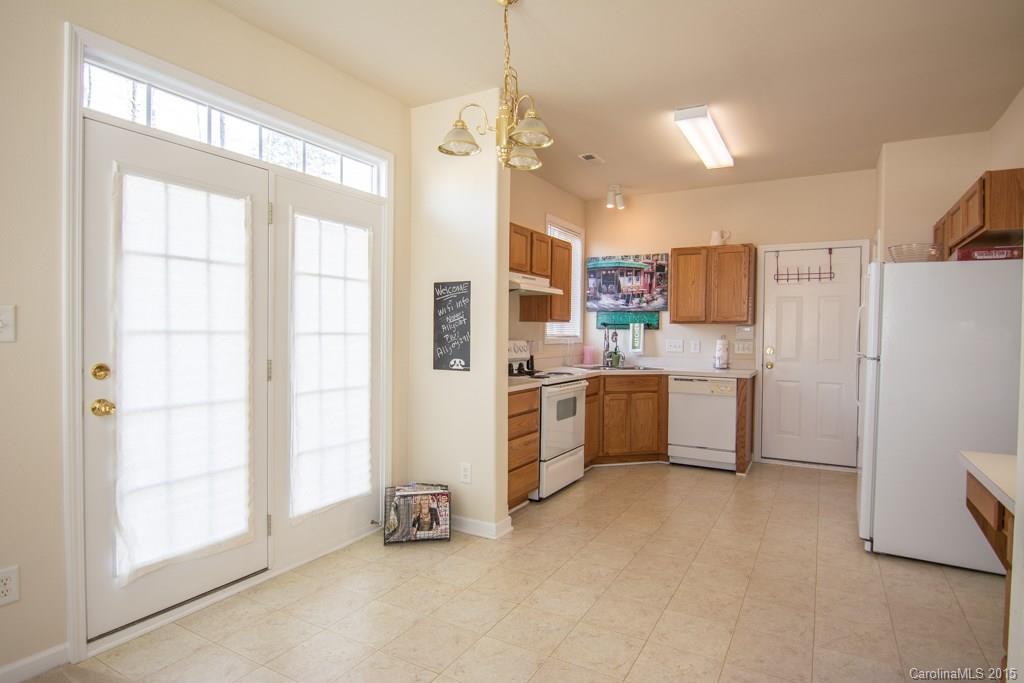 6148 Raisin Tree Lane Charlotte, NC 28215 - Photo 8 of 24 Gallery Image 8
