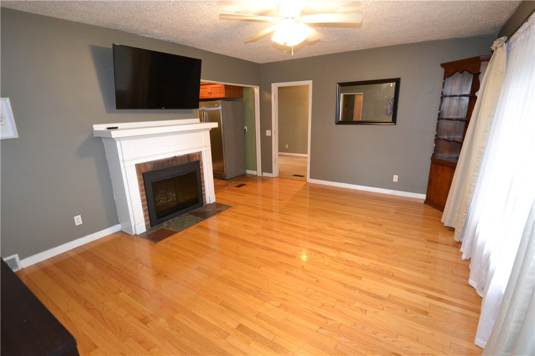 723 5 Mile Line Road Webster, NY 14580 - Photo 26 of 38 Living room