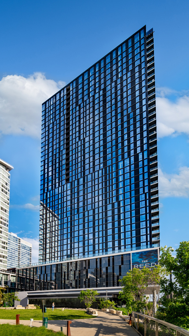 234 West Polk Street, Unit 3704 Chicago, IL 60607 - Photo 28 of 30 a view of a building with a swimming pool