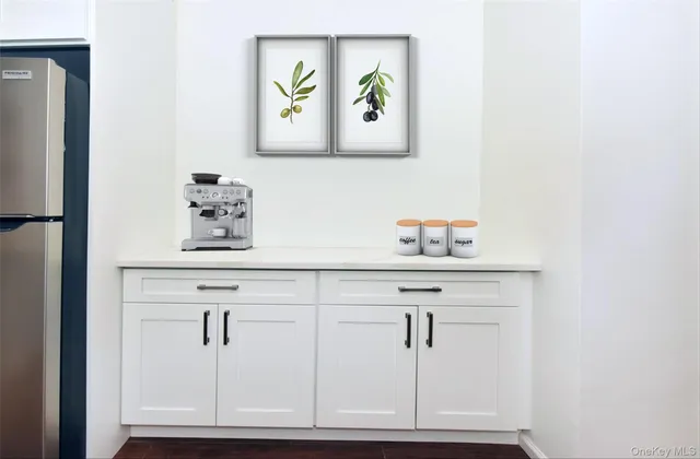 a view of a pathway with a tree