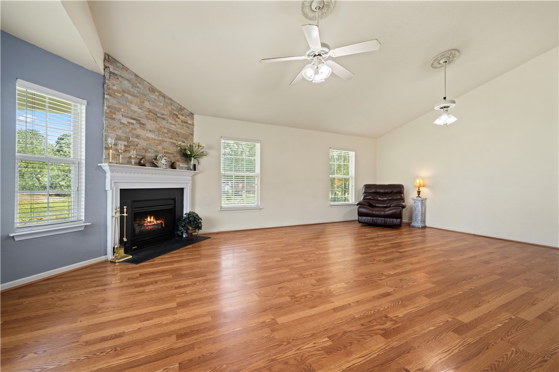 433 Shore Line Drive Anderson, SC 29626 - Photo 3 of 21