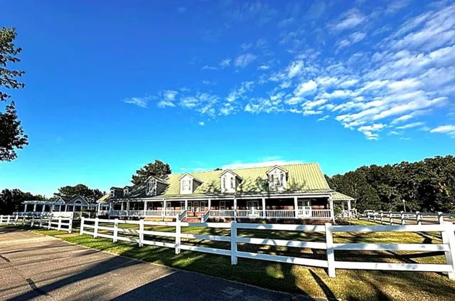 a view of an house with swimming pool