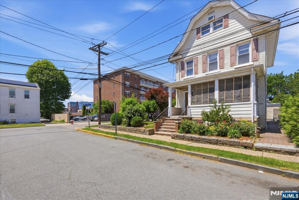 90 Dewitt Place, Unit 2 Hackensack, NJ 07601 - Photo 7 of 19