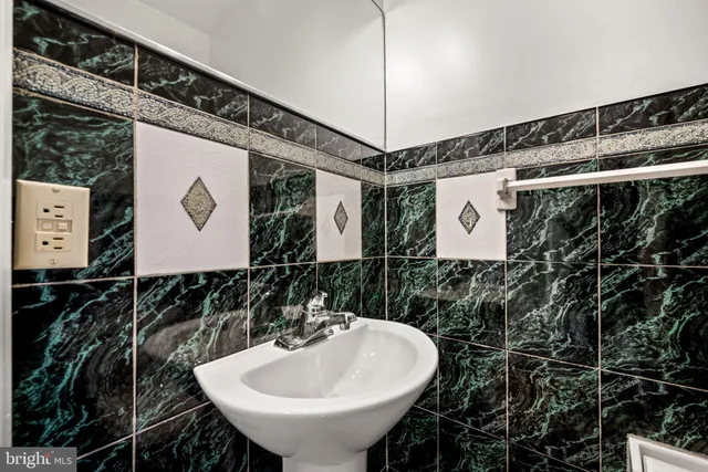 a view of empty room with wooden floor and window