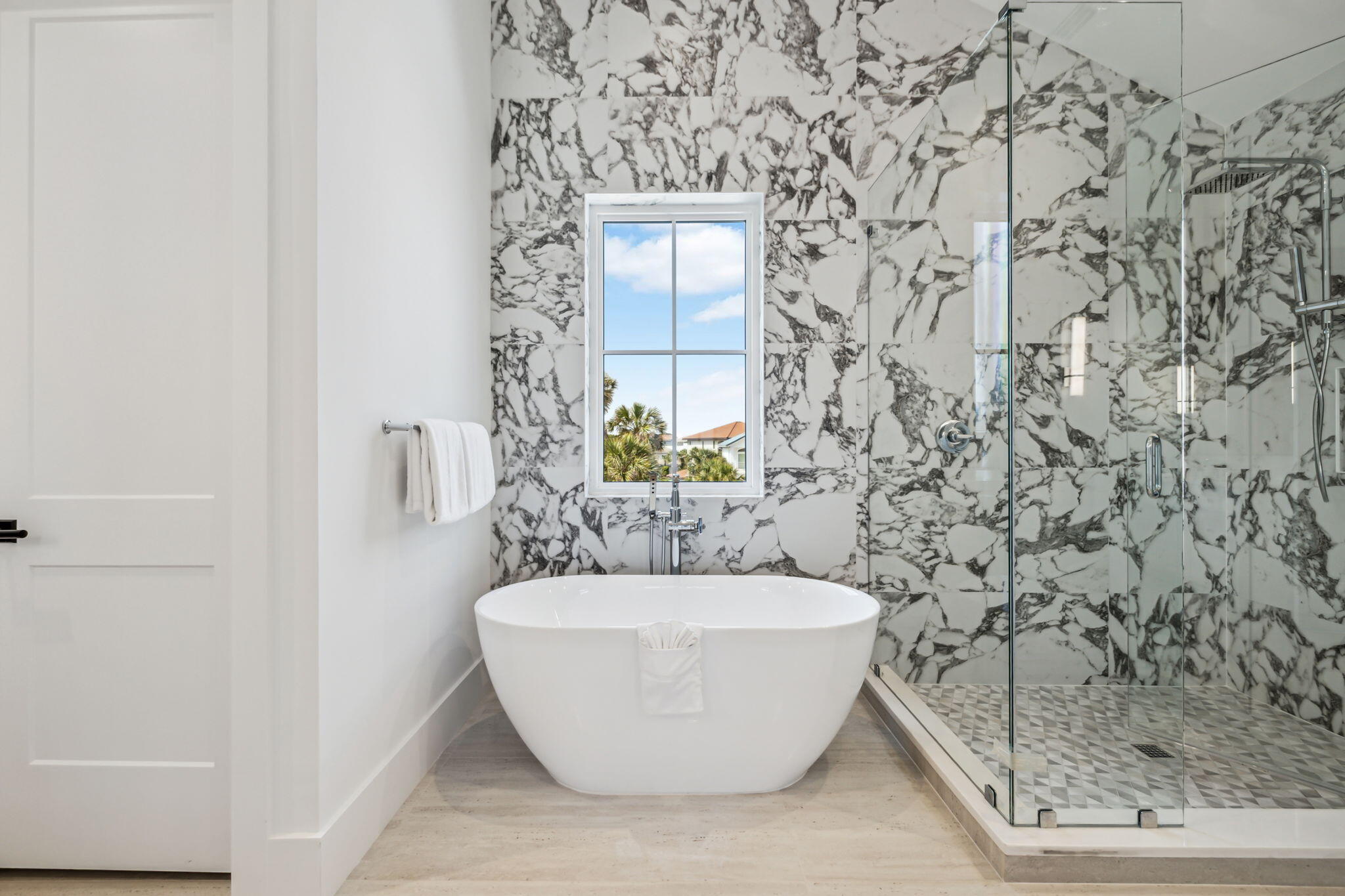 4658 Destiny Way Destin, FL 32541 - Photo 4 of 29 Image 4 | Bathtub