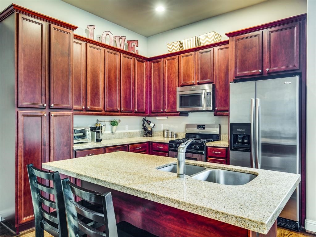 1246 Sampson Street Houston, TX 77003 - Photo 7 of 18 Ready to show off your cooking skills at your next dinner party? Enjoy a gas range to whip up gourmet meals.