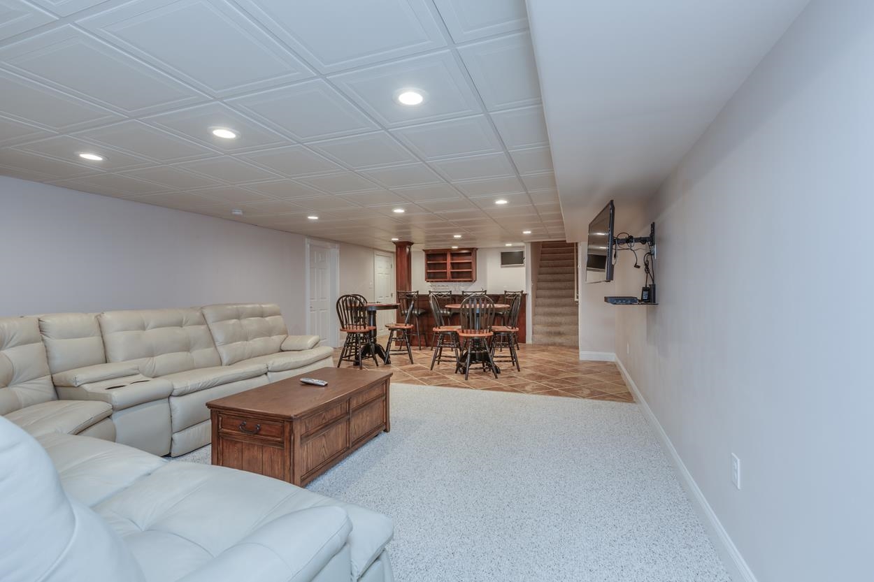 135 Hooker Farm Road Salem, NH 03079 - Photo 17 of 40