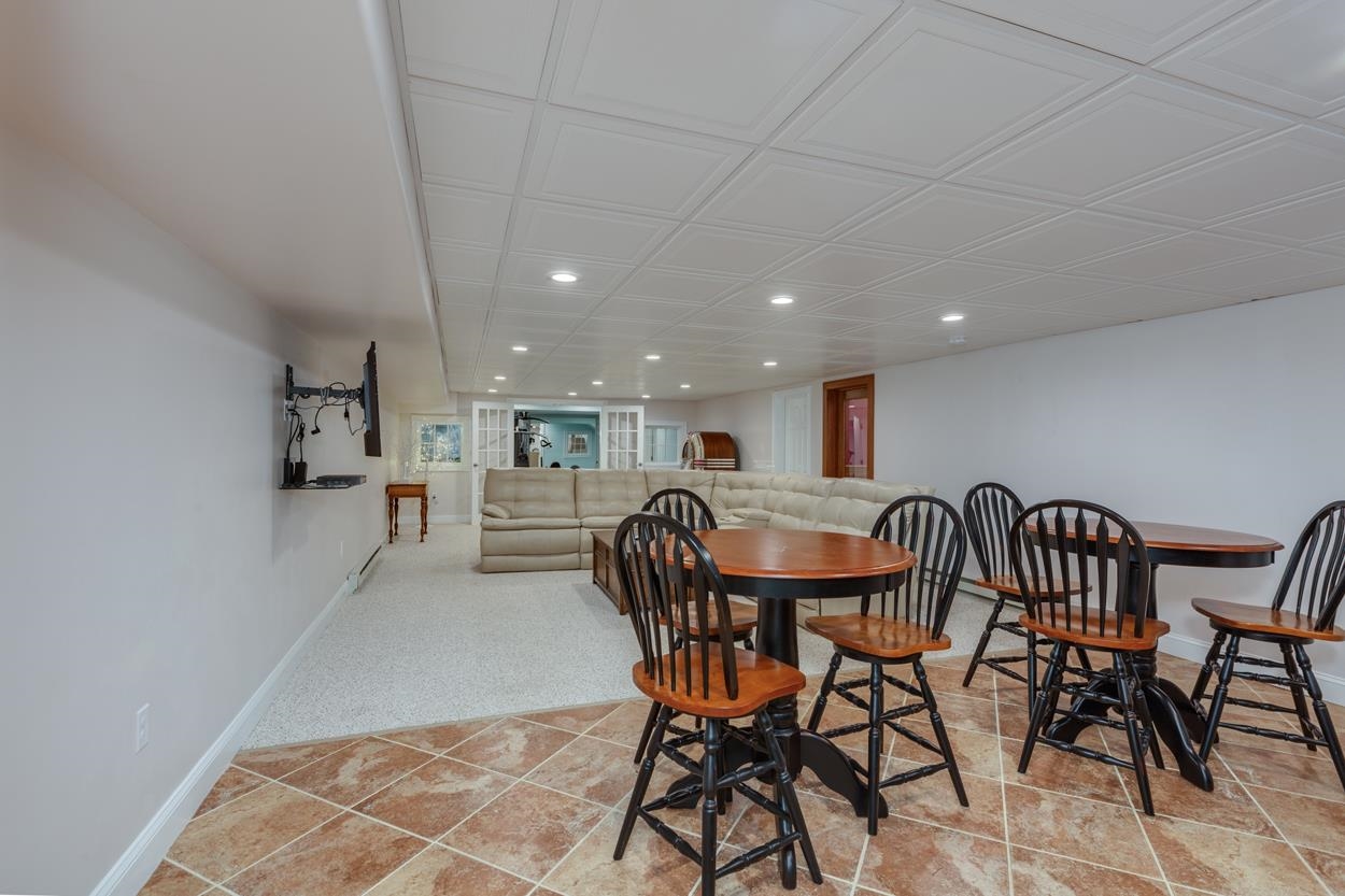 135 Hooker Farm Road Salem, NH 03079 - Photo 18 of 40