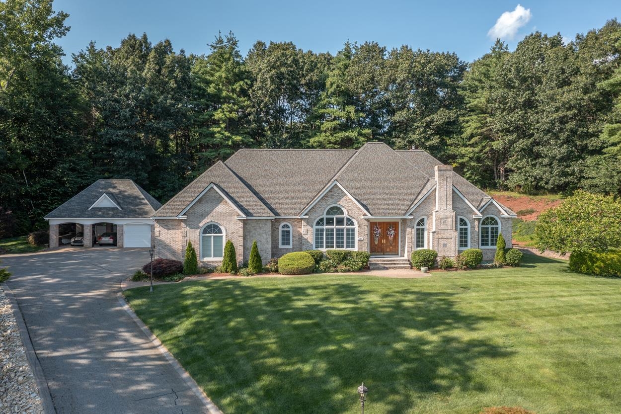 135 Hooker Farm Road Salem, NH 03079 - Photo 2 of 40