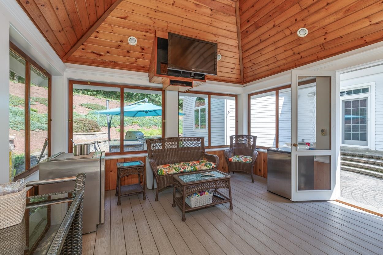 135 Hooker Farm Road Salem, NH 03079 - Photo 26 of 40