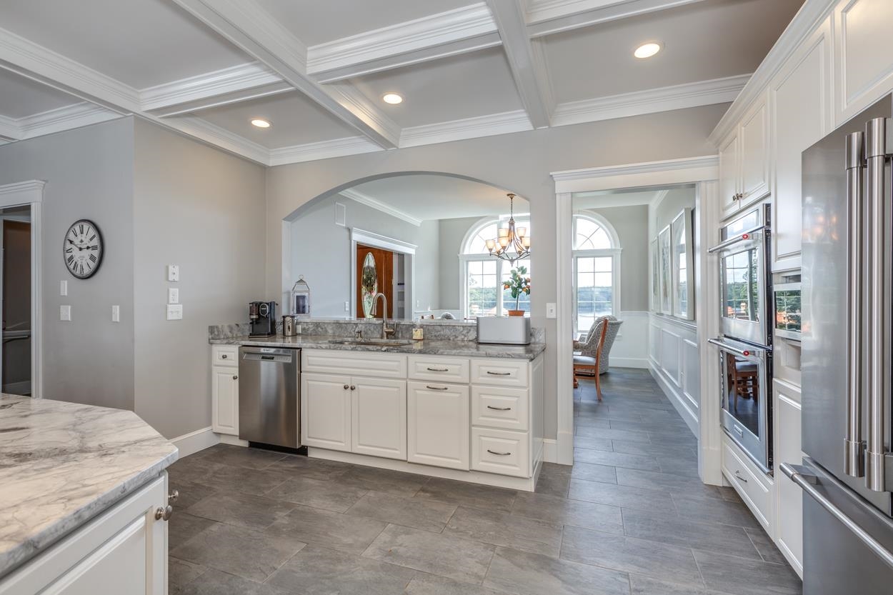 135 Hooker Farm Road Salem, NH 03079 - Photo 4 of 40