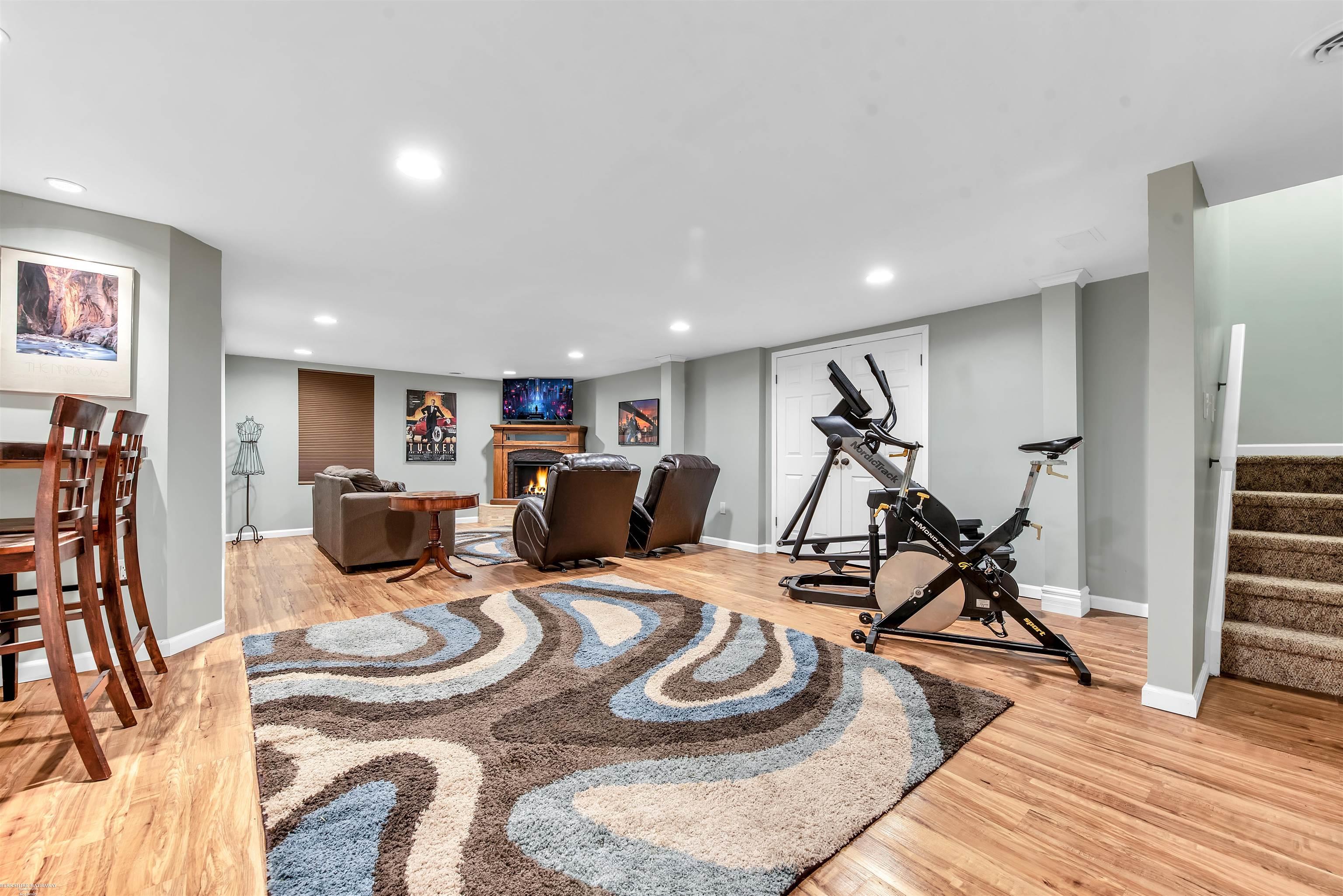 1505 Surrey Lane Rochester, MI 48306 - Photo 25 of 40 50088073-24.JPG