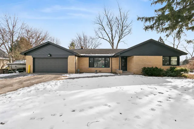 $360,000 | 12323 South 74th Avenue, Palos Heights, IL 60463
