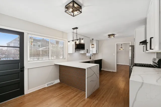 $360,000 | 12323 South 74th Avenue, Palos Heights, IL 60463