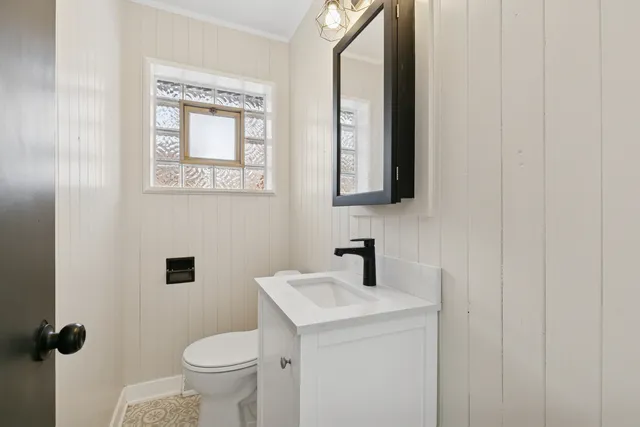 $360,000 | 12323 South 74th Avenue, Palos Heights, IL 60463