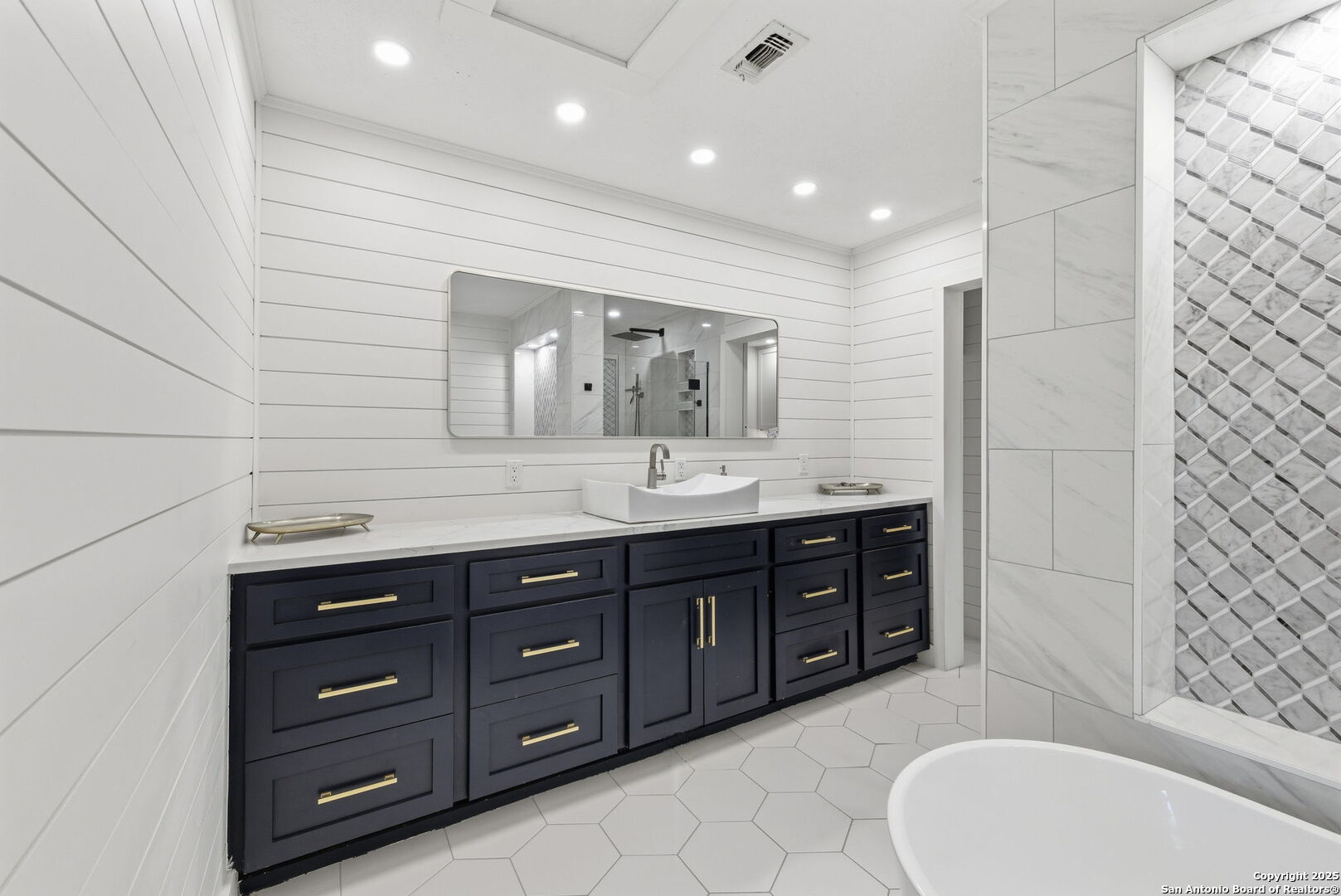 1072 Summit Canyon Lake, TX 78133 - Photo 22 of 50 a spacious bathroom with a double vanity sink mirror and double