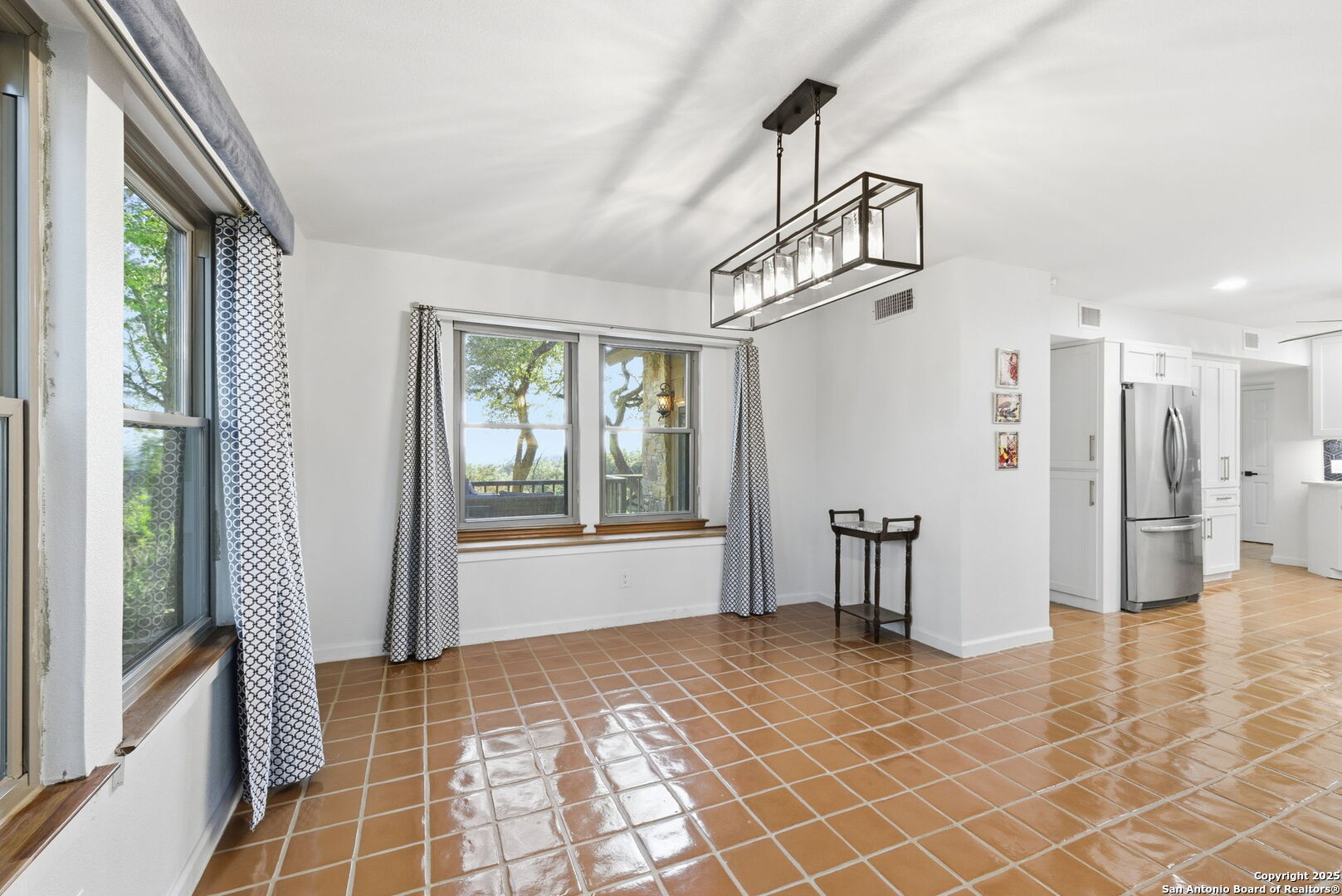1072 Summit Canyon Lake, TX 78133 - Photo 36 of 50 a view of a livingroom with a chandelier