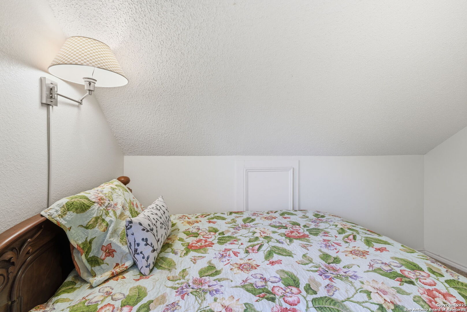 1072 Summit Canyon Lake, TX 78133 - Photo 48 of 50 a bedroom with a bed and a rug