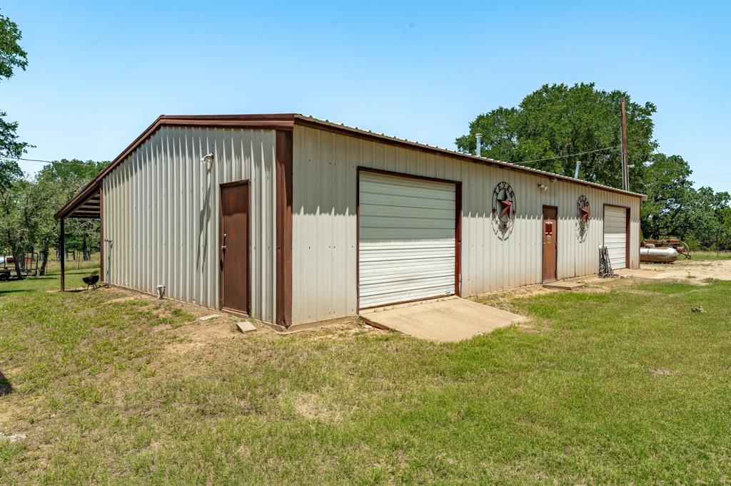 1340 County Road 189 Jonesboro, TX 76538 - Photo 25 of 39 a backyard of a house