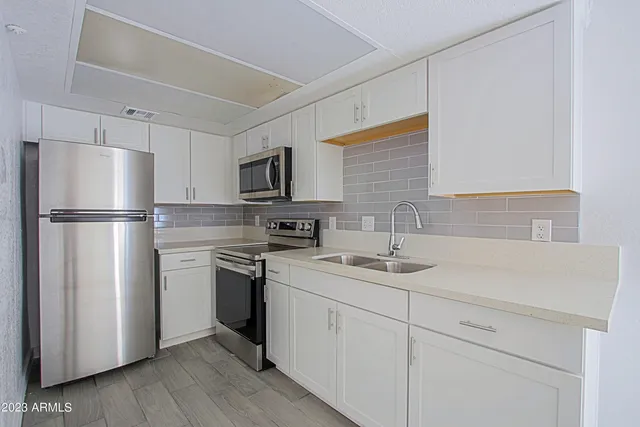 $1,395 | 13207 North 21st Place, Unit 6, Phoenix, AZ 85022