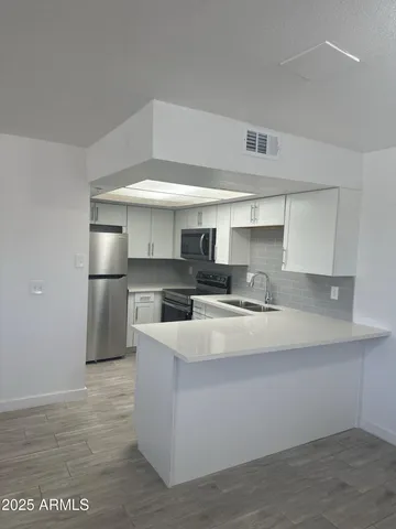 $1,395 | 13207 North 21st Place, Unit 6, Phoenix, AZ 85022