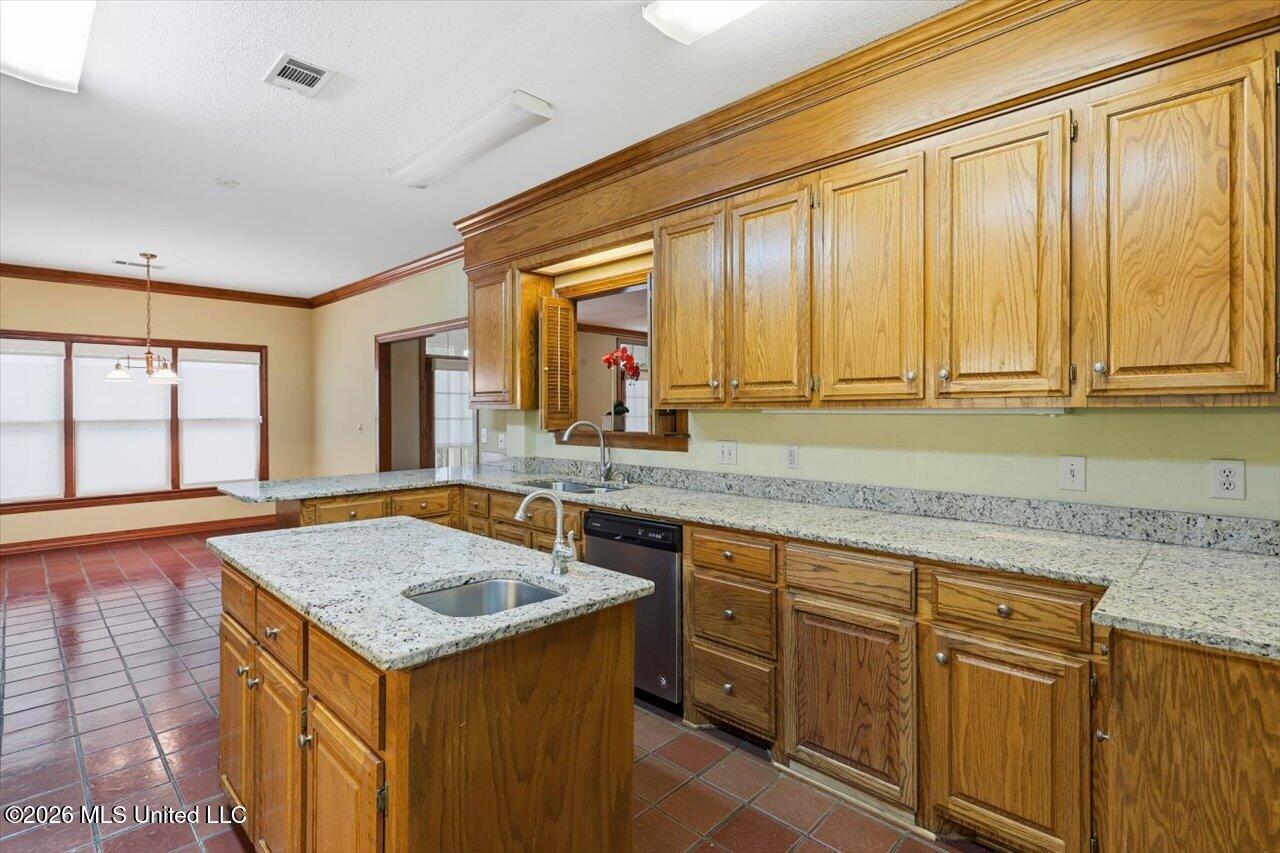 303 Monterey Drive Clinton, MS 39056 - Photo 13 of 38 15-303 Monterey Dr _ Home Tours MS