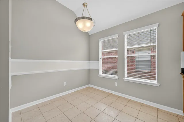 a view of empty room with window