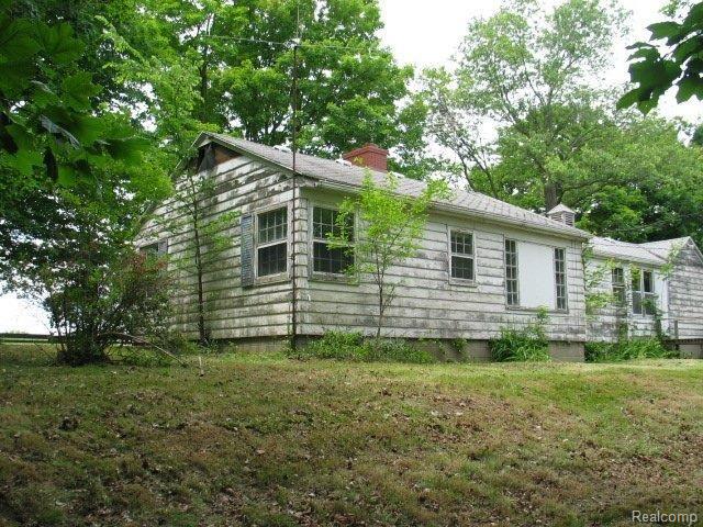 1285 Pinckney Road Howell, MI 48843 - Photo 6 of 12 Rear
