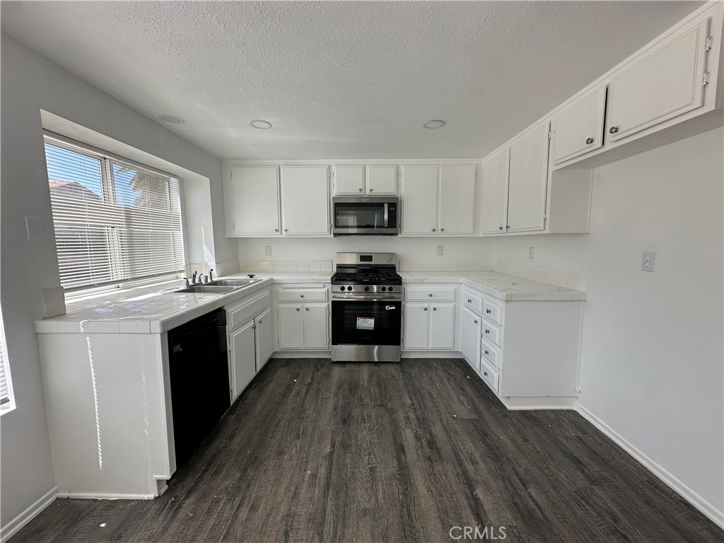 1832 Havasu Street Perris, CA 92571 - Photo 6 of 28