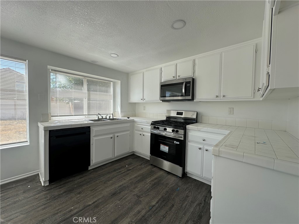 1832 Havasu Street Perris, CA 92571 - Photo 7 of 28