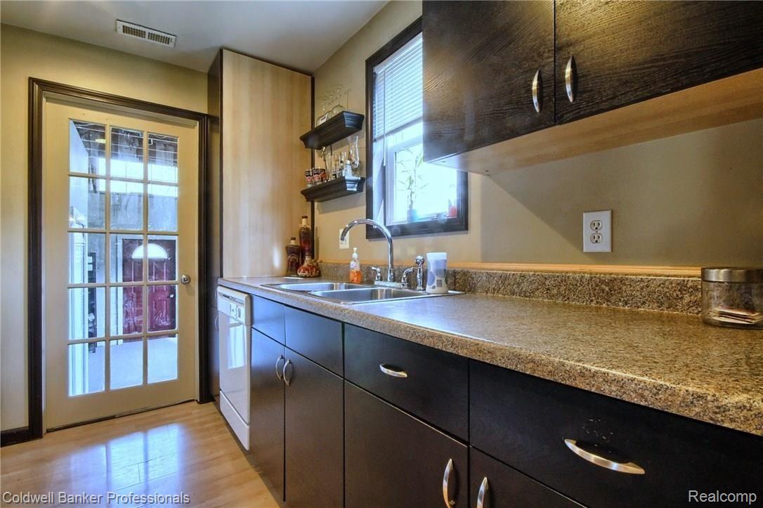 13701 Lenmoore Road Belleville, MI 48111 - Photo 10 of 28 Kitchen_2nd_View.jpg