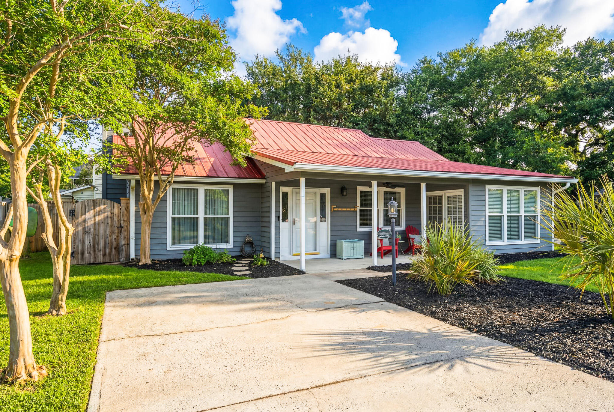 666 Poaug Lane Mount Pleasant, SC 29464 - Photo 3 of 35