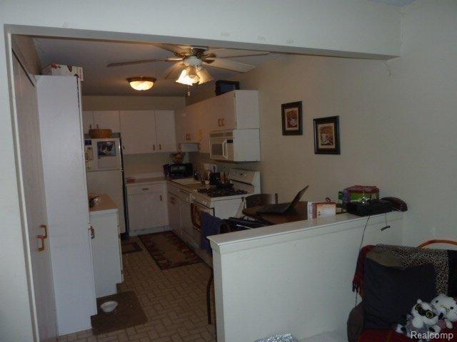 1850 Allenway Court Rochester, MI 48309 - Photo 3 of 25 P1020500.jpg