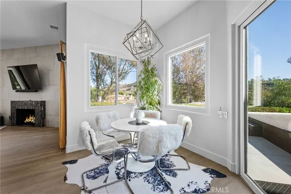 a view of an entryway with a livingroom