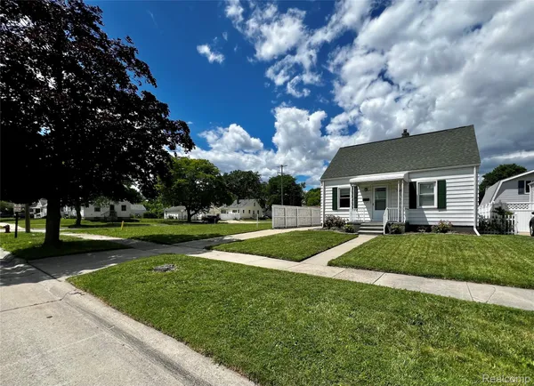 $1,875 | 740 West Shevlin Avenue, Hazel Park, MI 48030