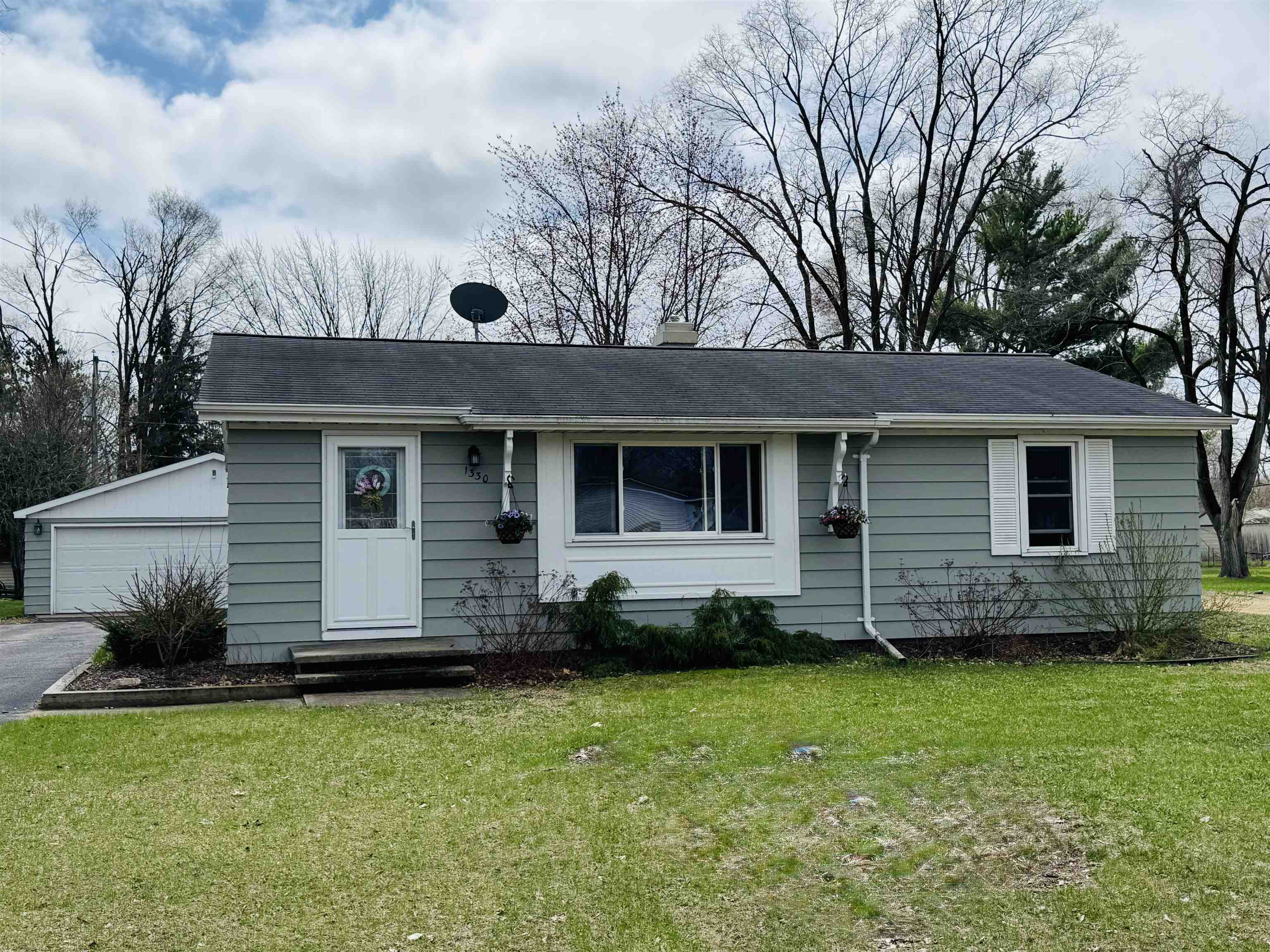 1330 Crystal Court Waupaca, WI 54981 - Photo 2 of 24