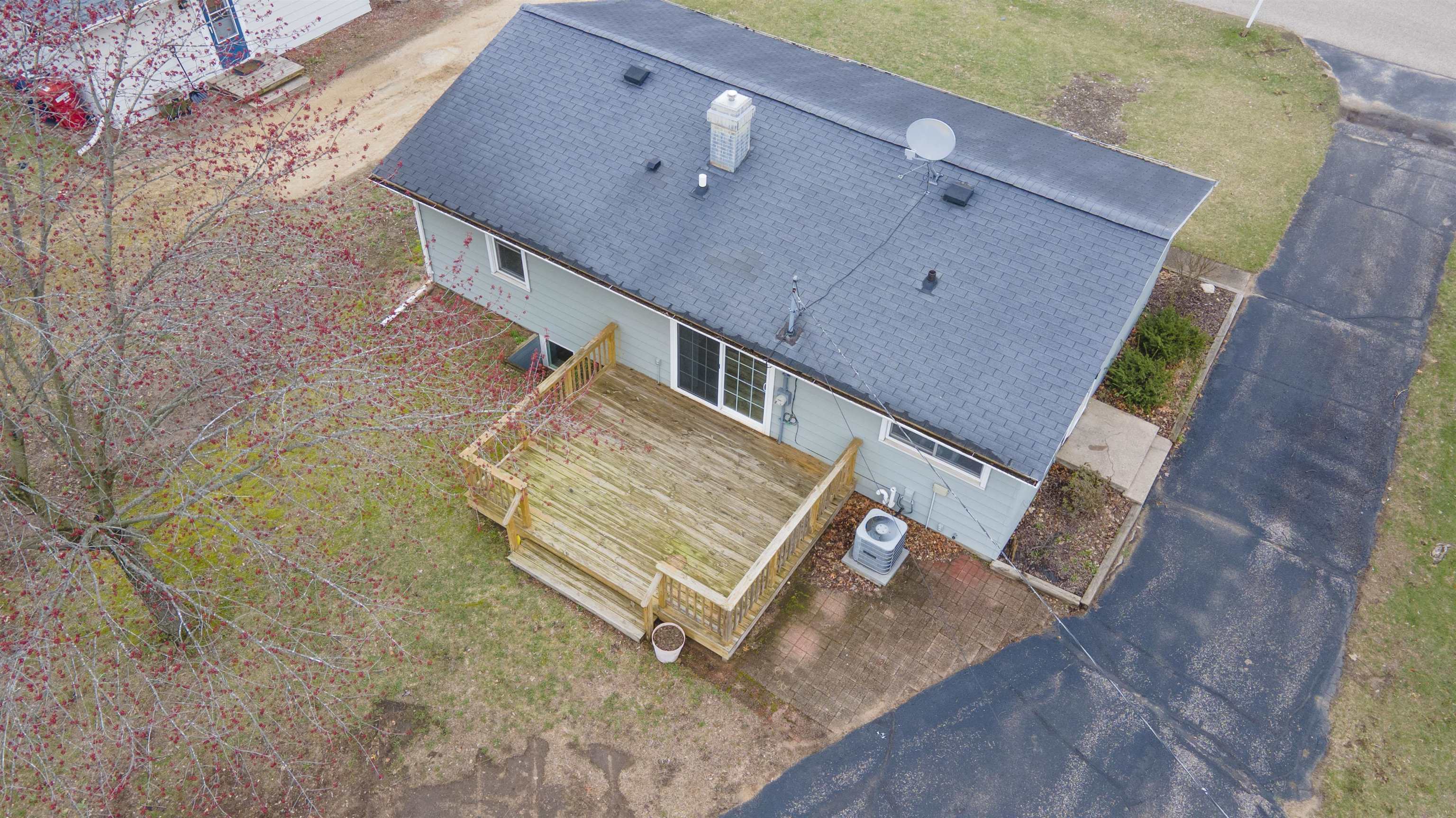 1330 Crystal Court Waupaca, WI 54981 - Photo 3 of 24
