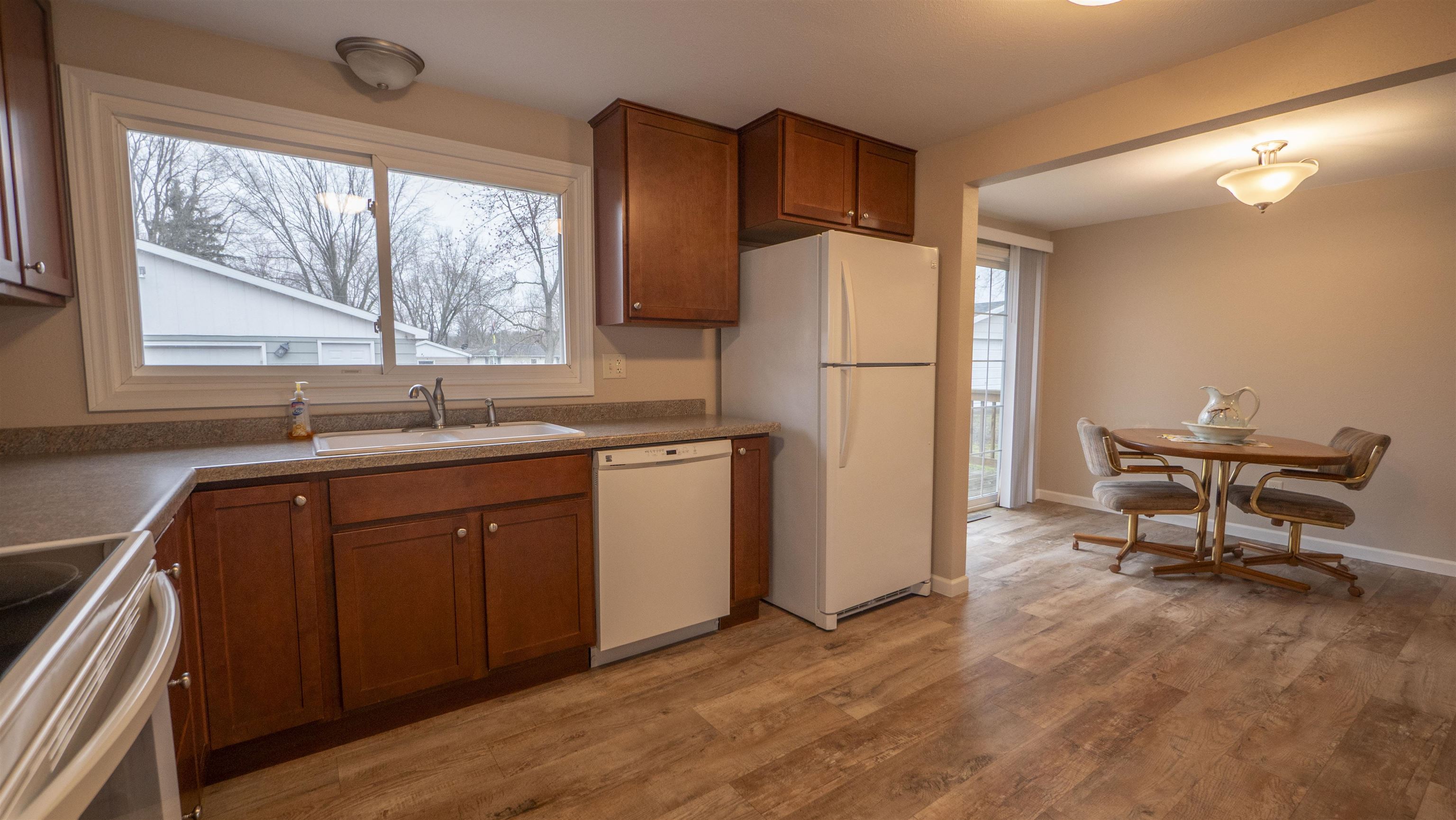 1330 Crystal Court Waupaca, WI 54981 - Photo 4 of 24
