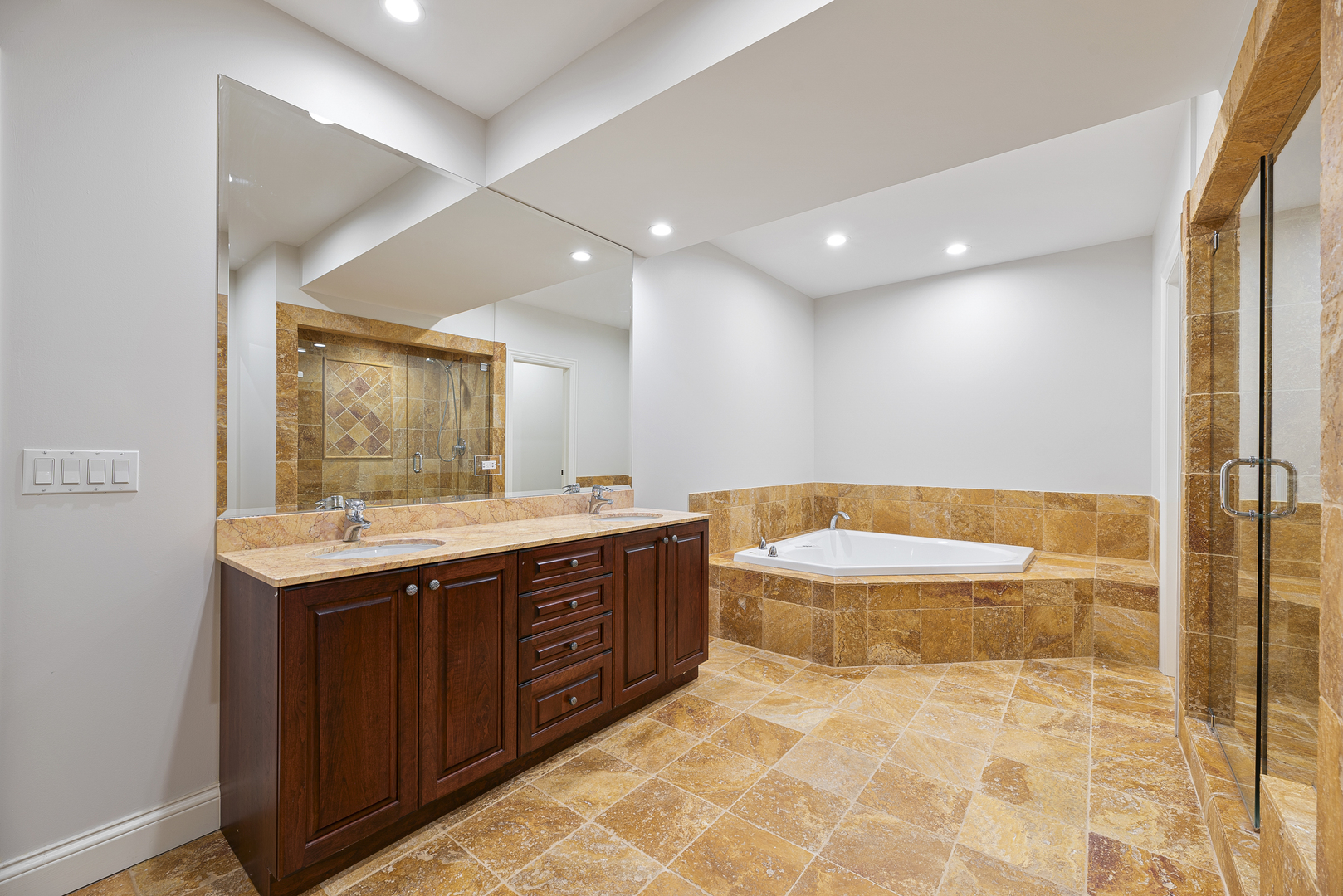701 Ridge Road Highland Park, IL 60035 - Photo 46 of 60 a bathroom with a tub sink and mirror